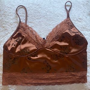 Brown spaghetti strapped cropped top🤎